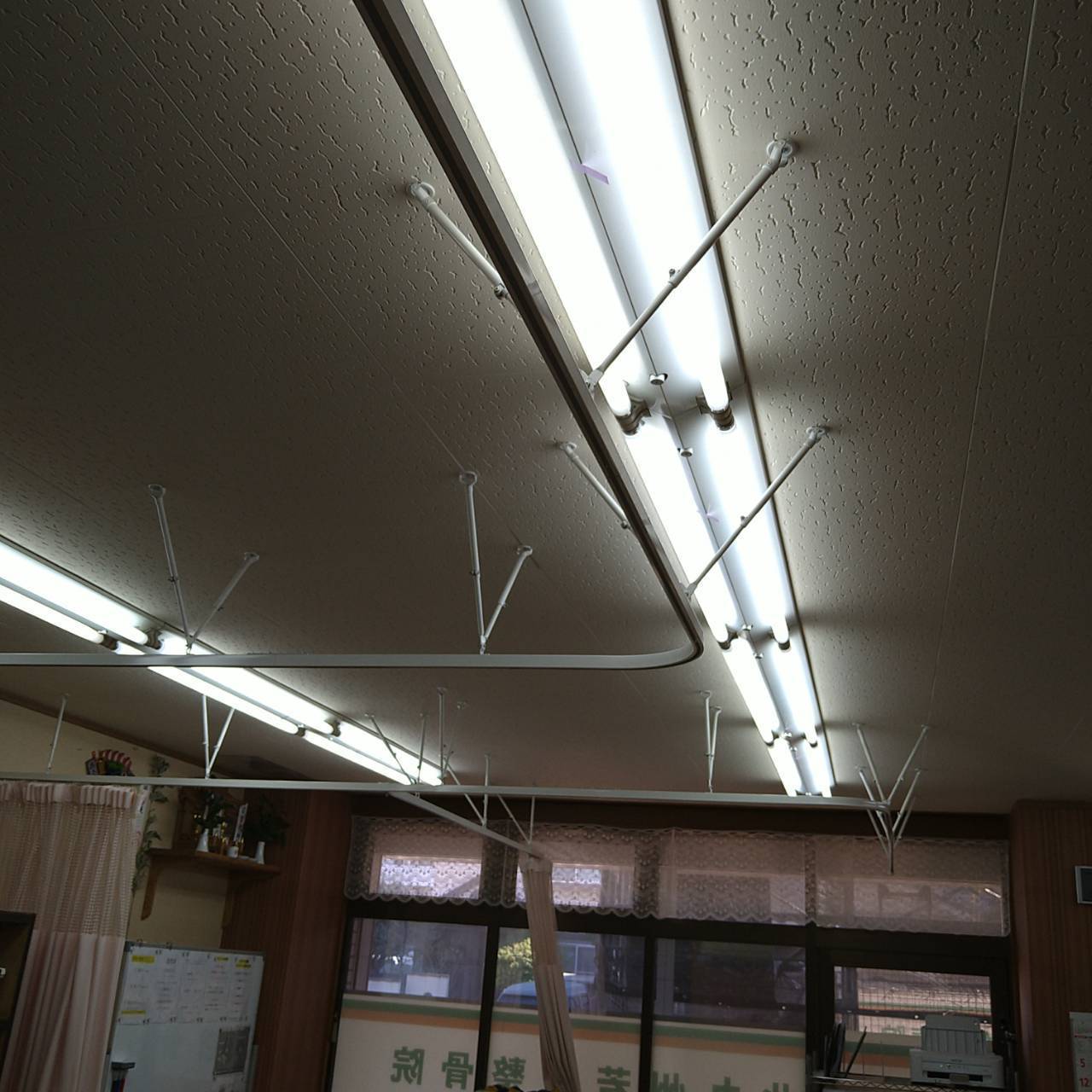 すこやか治療院の照明（蛍光灯）の写真